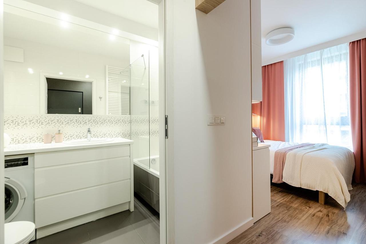 Studio Wola Apartament Kasprzaka - Wifi + Smart Tv Warszawa Exteriör bild